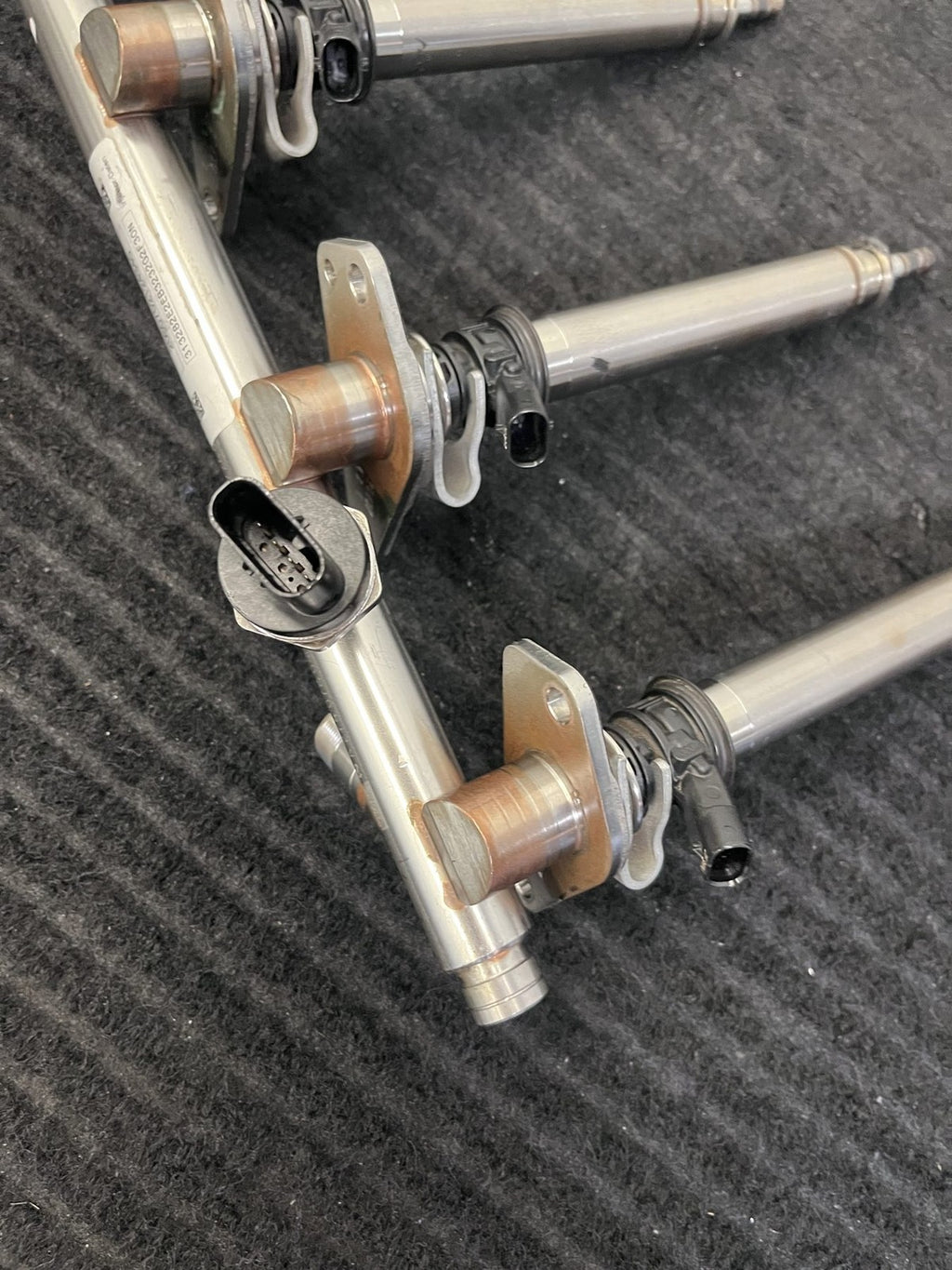 2016-2021 Mercedes-Benz C63 AMG Fuel Rail 4 Injectors OEM A2740704800 - eBay image 5