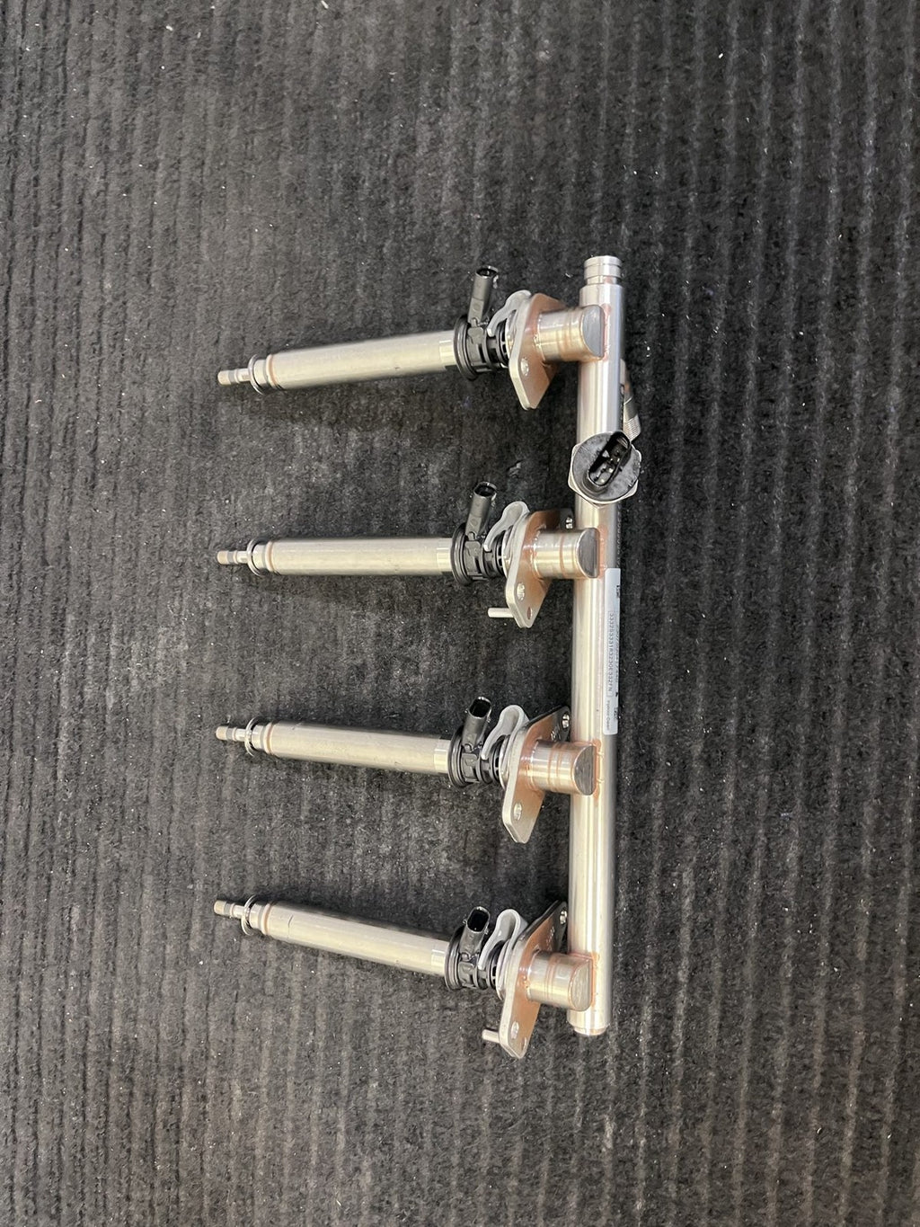 2016-2021 Mercedes-Benz C63 AMG Fuel Rail 4 Injectors OEM A2740704800 - eBay image 10