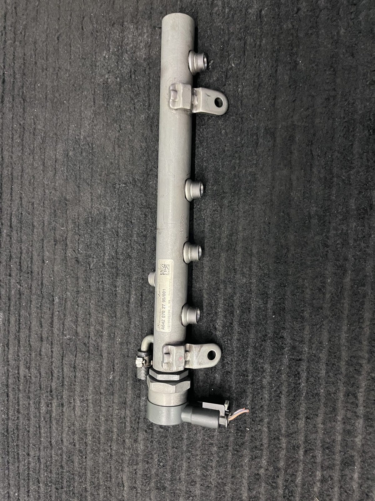 2010-2022 Mercedes-Benz Sprinter OM642 Left Fuel Rail OEM A6420702795 - eBay image 2