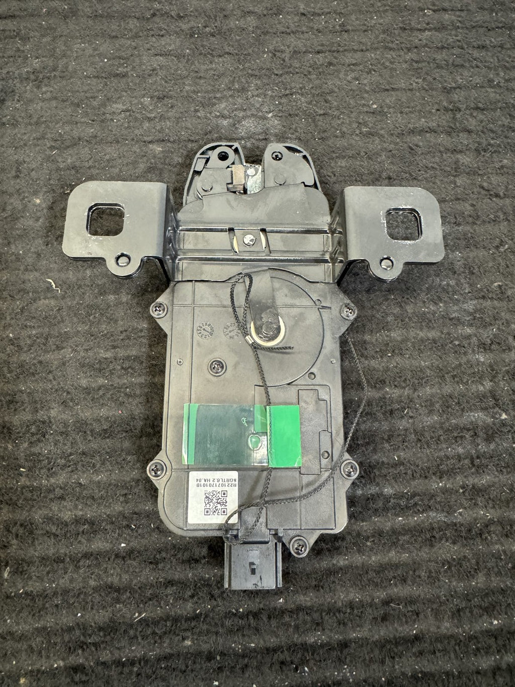 2022-2024 Rivian R1T Gear Tunnel Door Lock Latch OEM PT00016268-E - eBay image 4