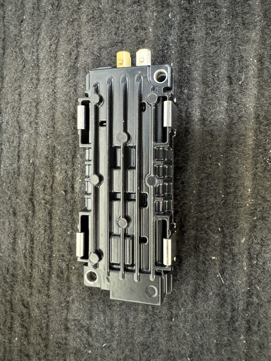 2022-2024 Rivian R1T R1S Dash Antenna Amplifier Module OEM PT00039309-B - eBay image 3