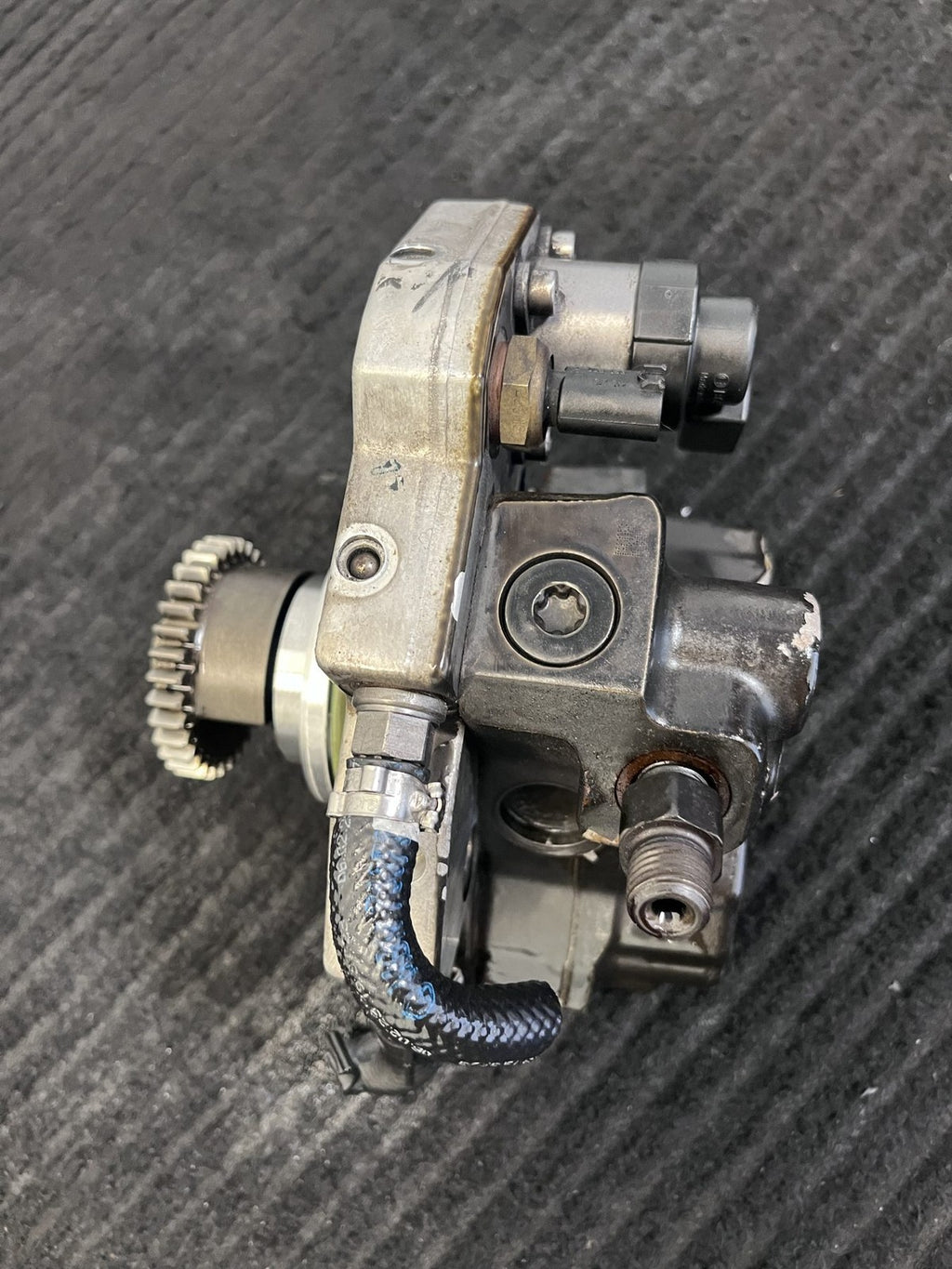 2010-2022 Mercedes-Benz Sprinter OM642 High Pressure Fuel Pump OEM A6420701101 - eBay image 3