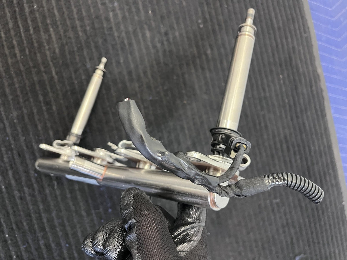 2015-2021 Mercedes-Benz AMG M177 V8 Fuel Rail 2 Injectors OEM A1770706600 - eBay image 7