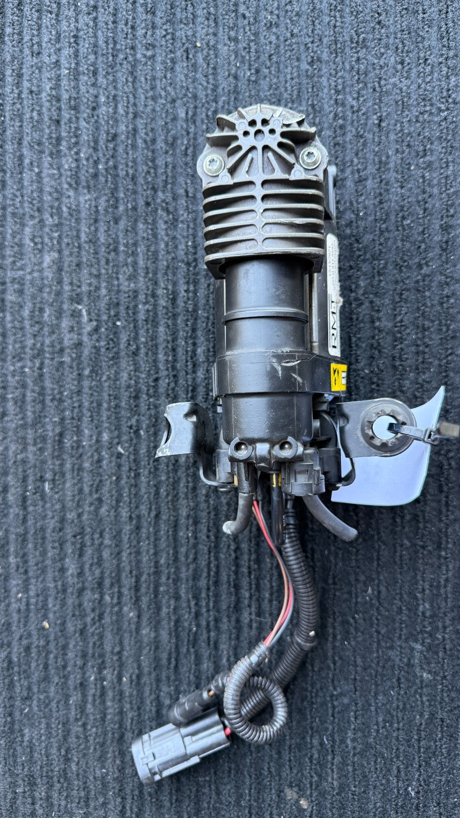 2009-2016 Hyundai Equus Air Suspension Compressor Pump OEM HEQU-R314-AD4U - eBay image 1