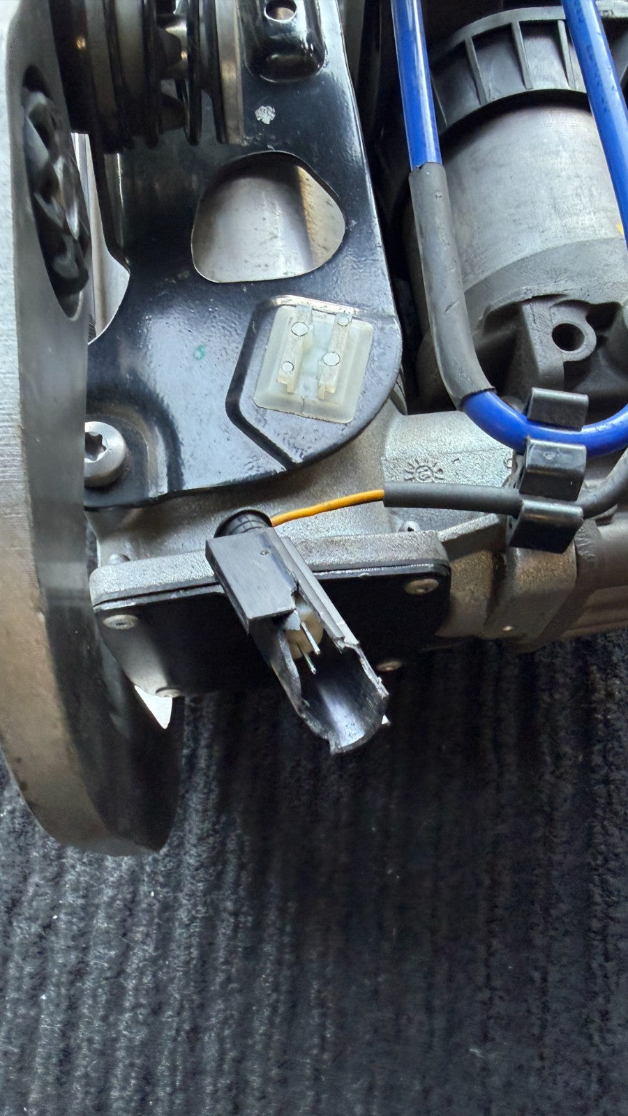 2008-2019 Rolls-Royce Ghost RR4 Air Suspension Compressor Pump OEM37206886059-01 - eBay image 5