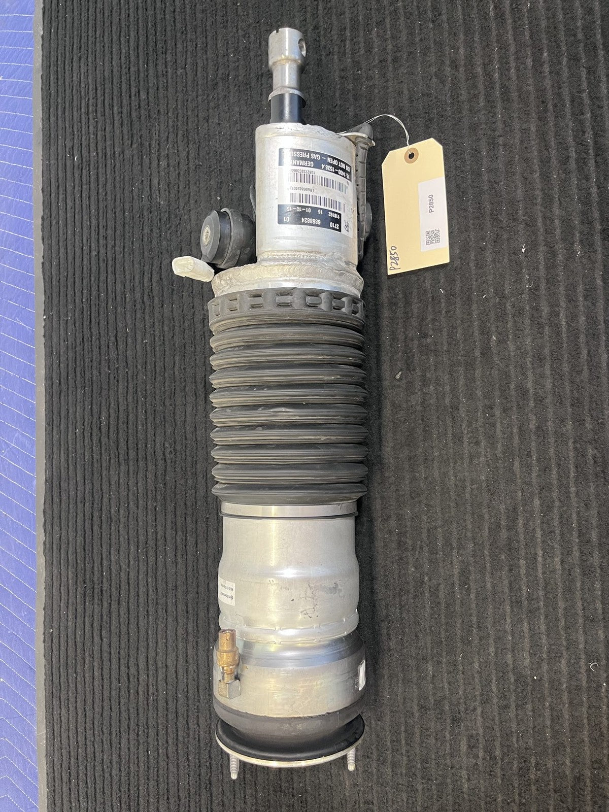 2015-2017 Rolls-Royce Wraith Front Right Air Suspension Strut OEM 37106868824 - eBay image 1