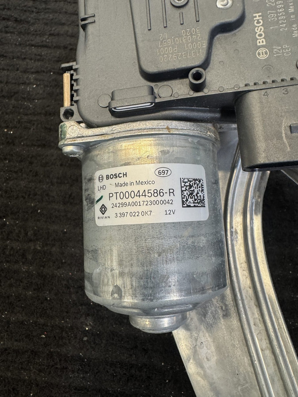 2022 Rivian Edv-700 Front Left Windshield Wiper Motor OEM PT00044586-R - eBay image 2