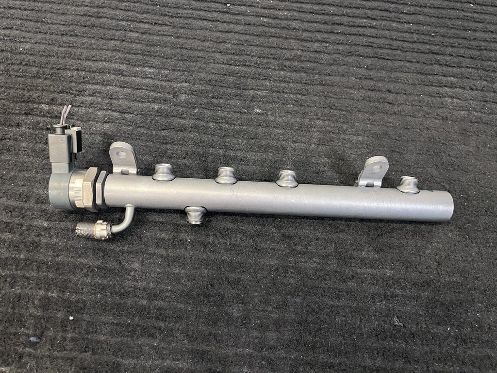 2010-2022 Mercedes-Benz Sprinter OM642 Left Fuel Rail OEM A6420702795 - eBay image 4
