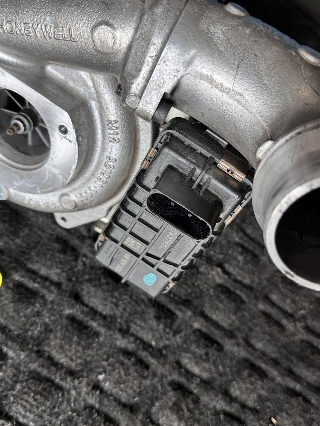 2014-2017 Jeep Grand Cherokee 3.0L Diesel Turbocharger Rebuildable OEM 35242171G - eBay image 2