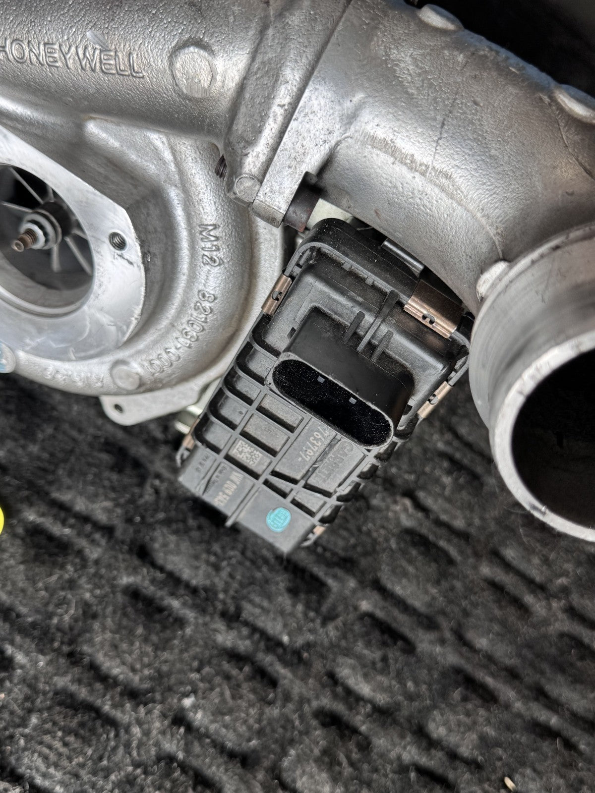 2014-2017 Jeep Grand Cherokee 3.0L Diesel Turbocharger Rebuildable OEM 35242171G - eBay image 2