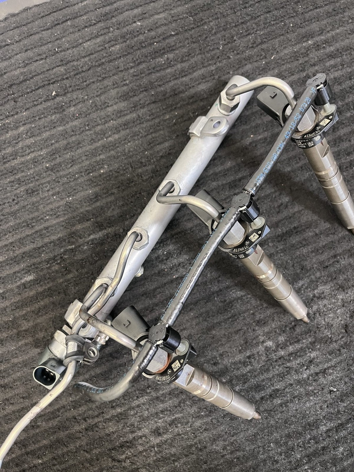 2010-2022 Mercedes-Benz Sprinter OM642 Left Fuel Rail 3 Injectors OEM A6420702795 - eBay image 13