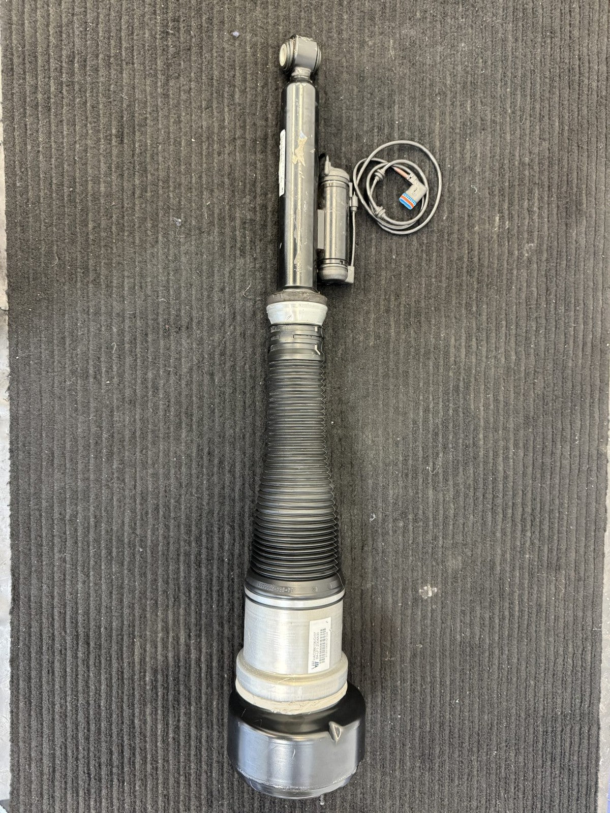 2007-2013 Mercedes-Benz S-Class W221 Rear Right Air Strut OEM A2213202213 - eBay image 1