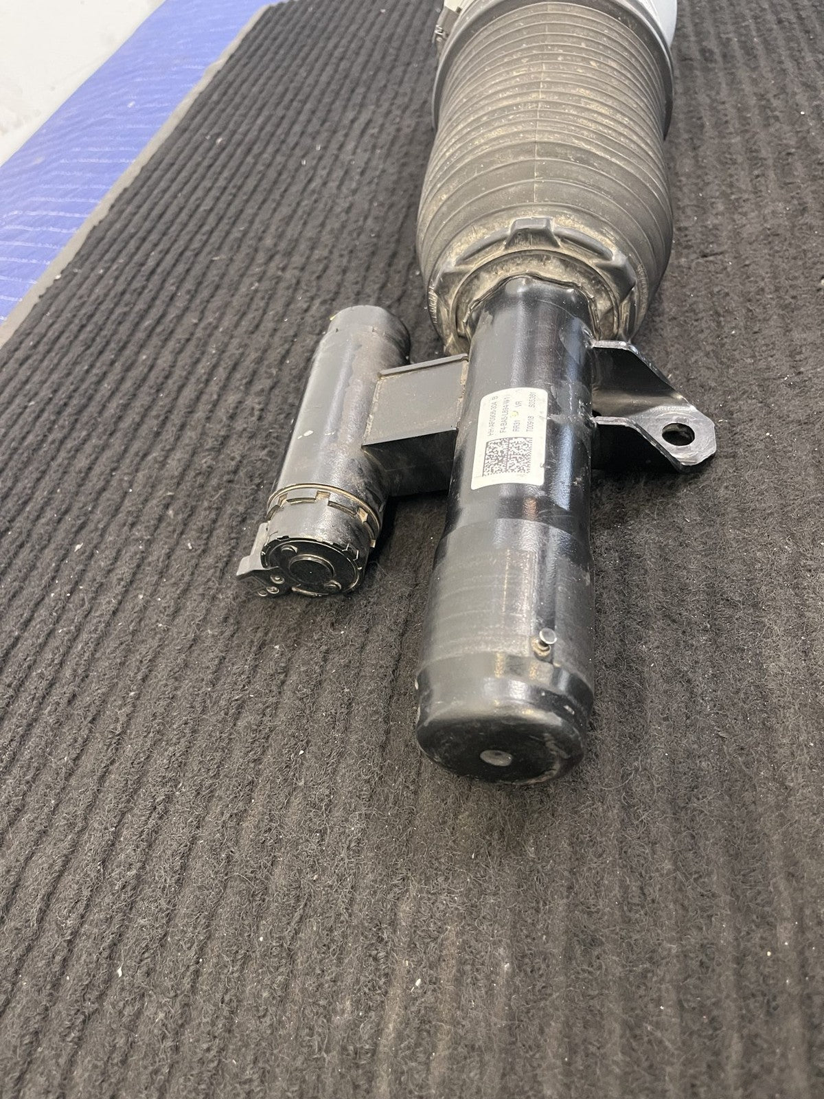 2019-2024 Rolls Royce Cullinan RR31 Front Rh Air Strut OEM 37106878224 - eBay image 4