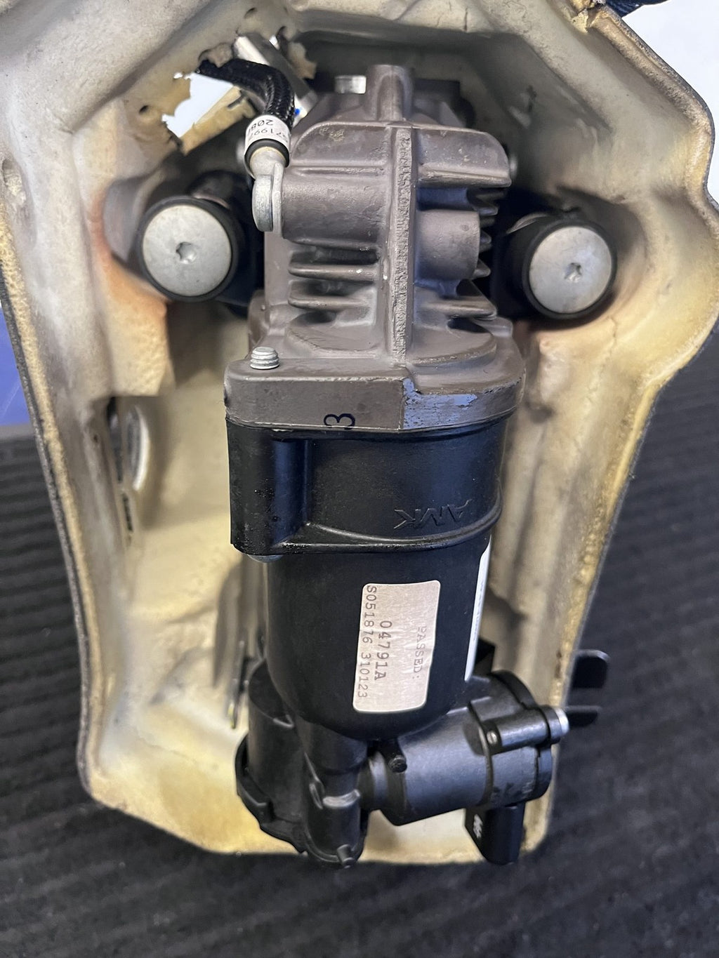2022-2024 Rivian R1T R1S Air Suspension Pump Valve Block Used OEM PT00003024-L - eBay image 9