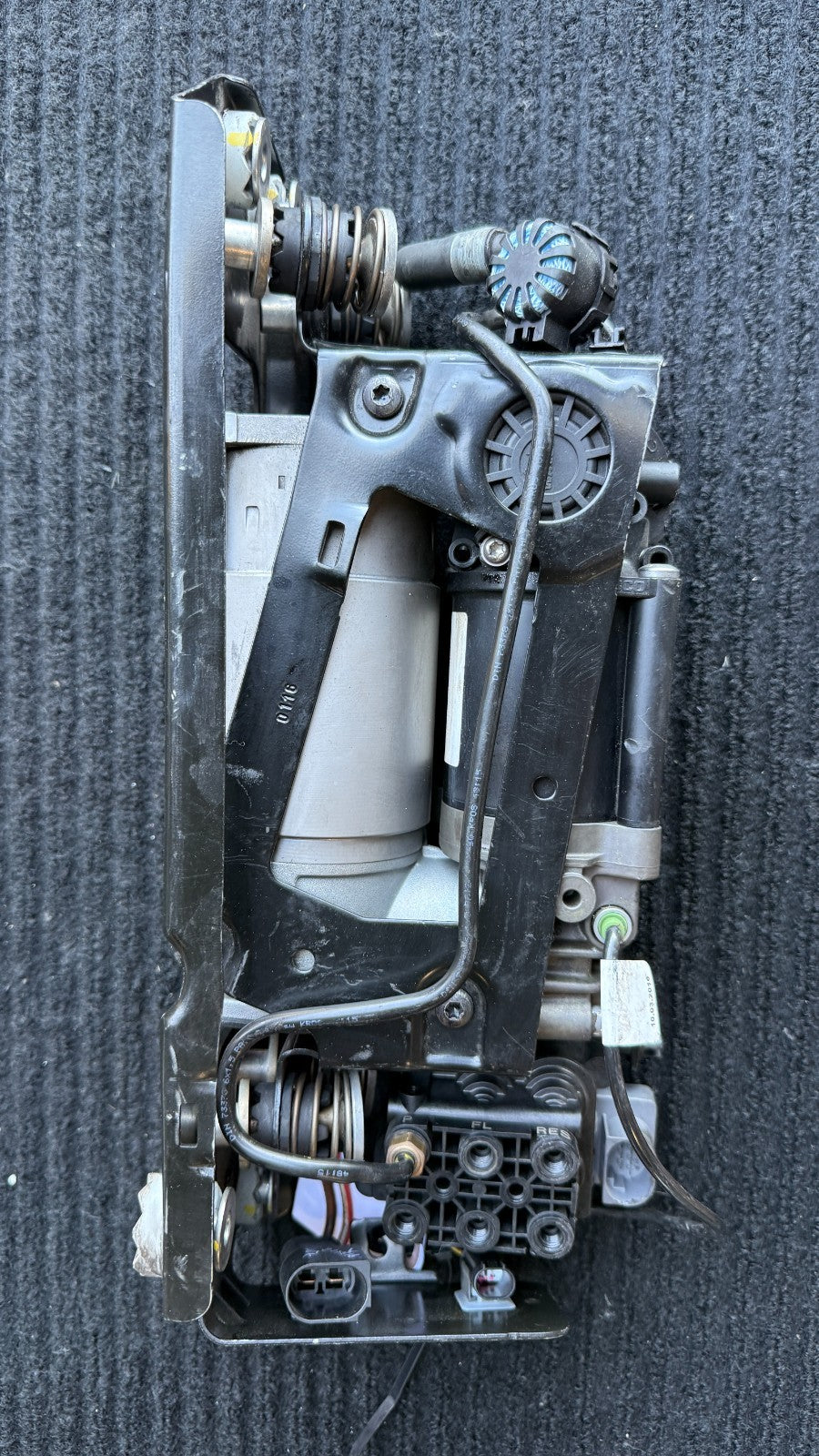 Rolls-Royce Ghost RR4 Air Suspension Compressor Pump OEM 37206850319-04 - eBay image 2