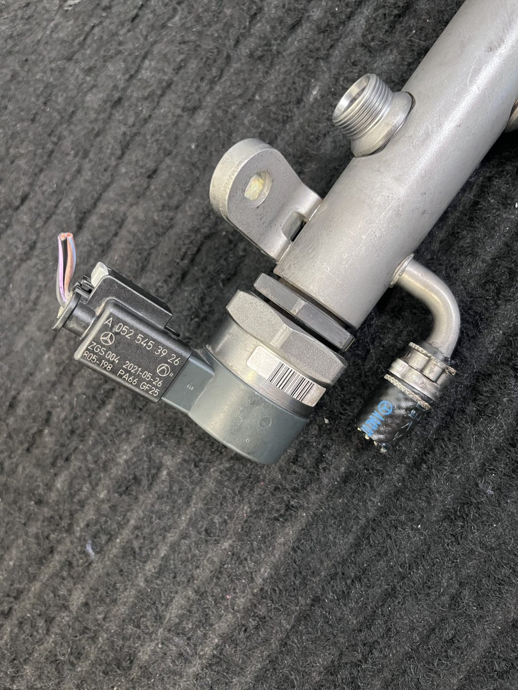 2010-2022 Mercedes-Benz Sprinter OM642 Left Fuel Rail OEM A6420702795 - eBay image 8