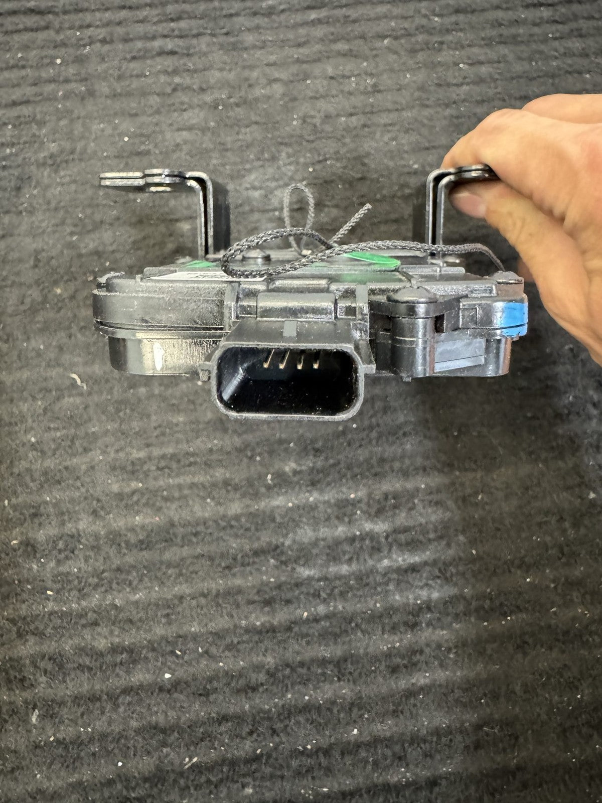 2022-2024 Rivian R1T Gear Tunnel Door Lock Latch OEM PT00016268-E - eBay image 5