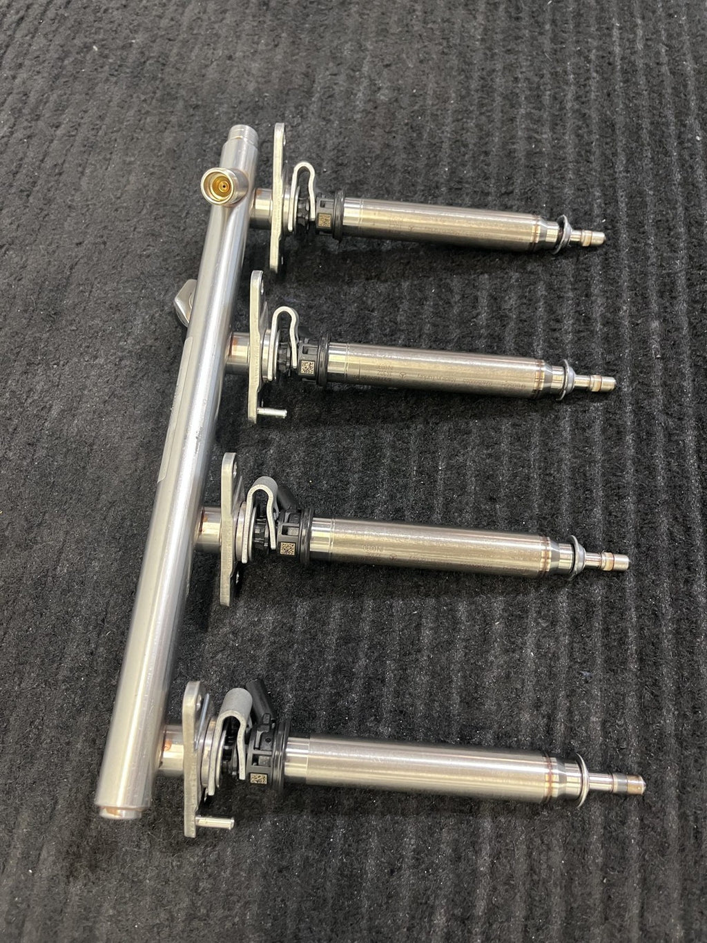 2015-2019 Mercedes-Benz C300 GLC300 E300 Fuel Rail 4 Injectors OEM A2740700995 - eBay image 4