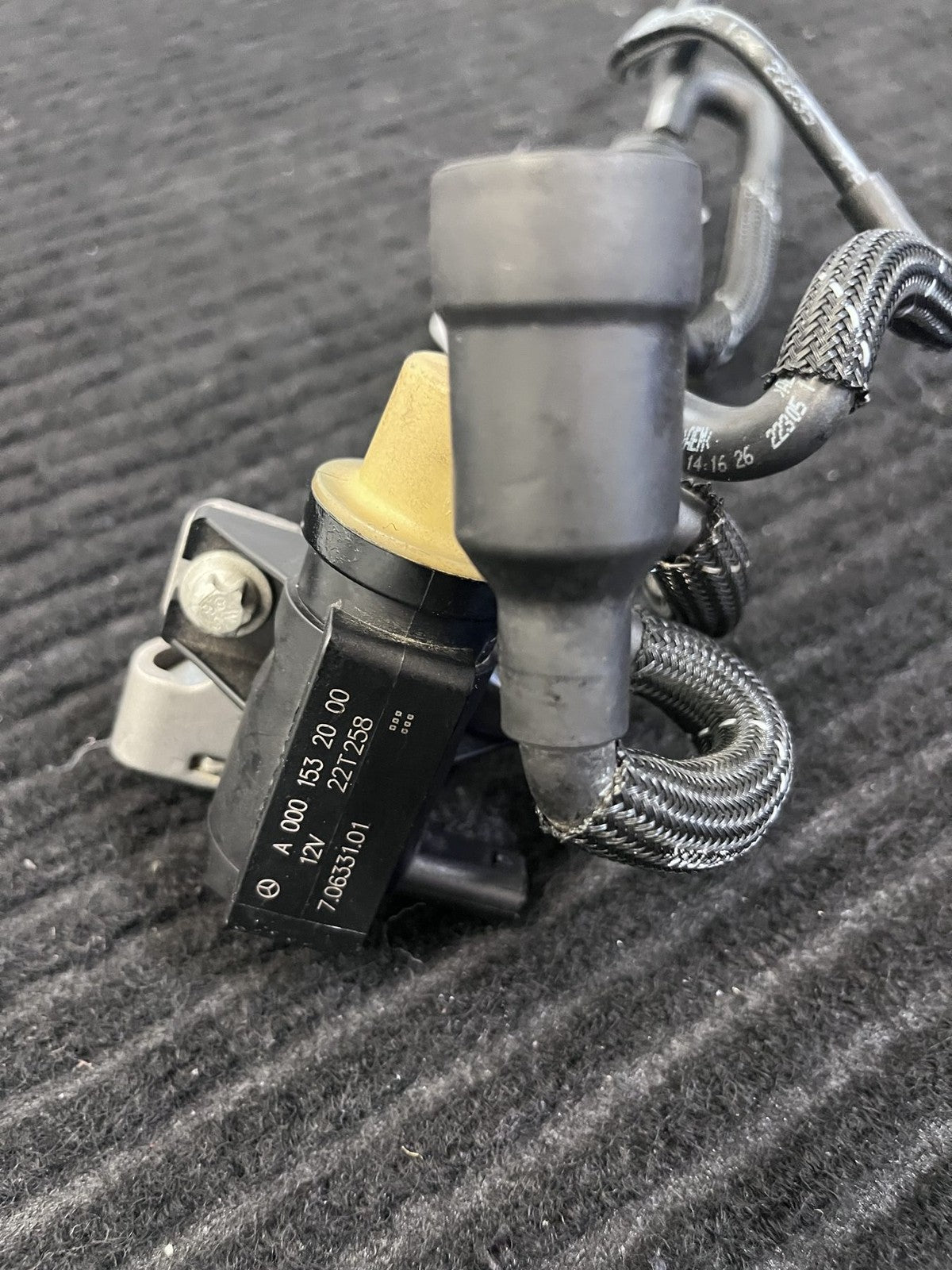 Mercedes-Benz Turbo Vacuum Solenoid Valves Lines OEM A0001532000 A0005003201 - eBay image 2