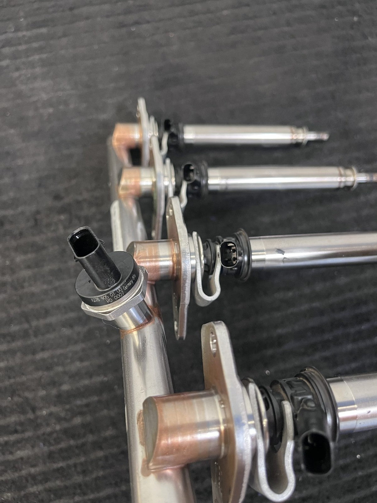 2016-2021 Mercedes-Benz C63 AMG Fuel Rail 4 Injectors OEM A2740704800 - eBay image 7