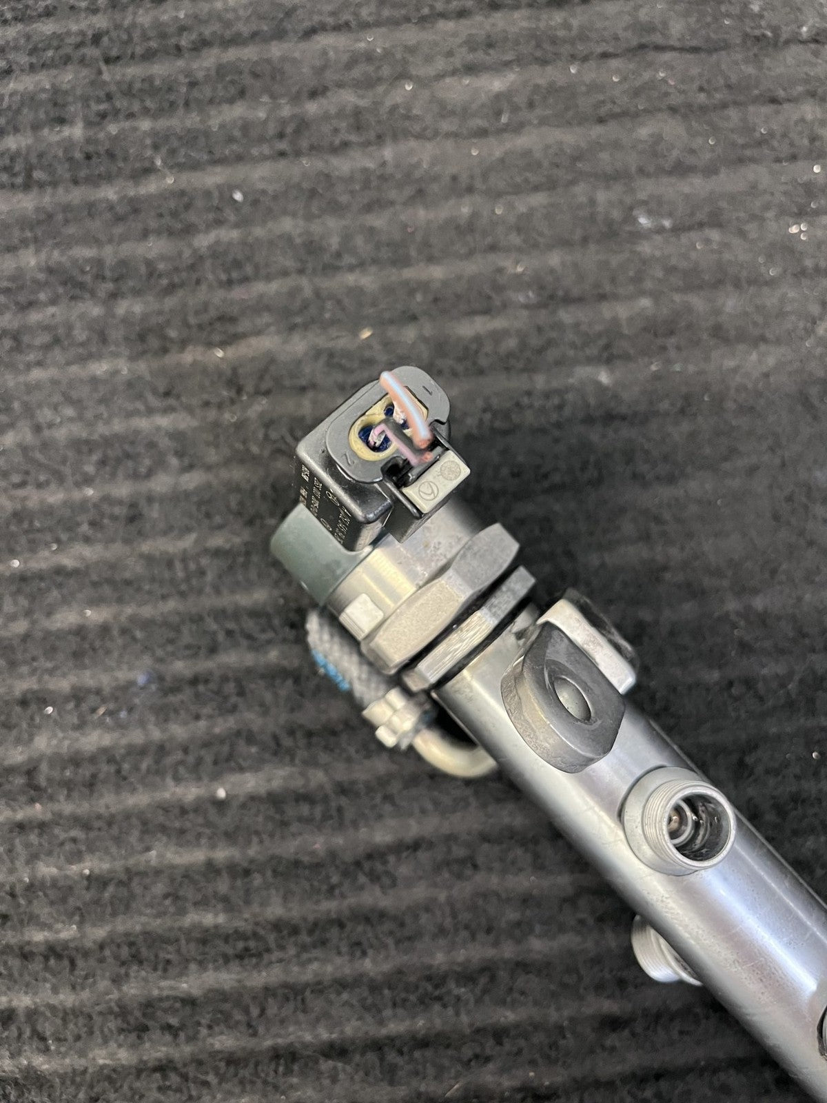 2010-2022 Mercedes-Benz Sprinter OM642 Left Fuel Rail OEM A6420702795 - eBay image 3