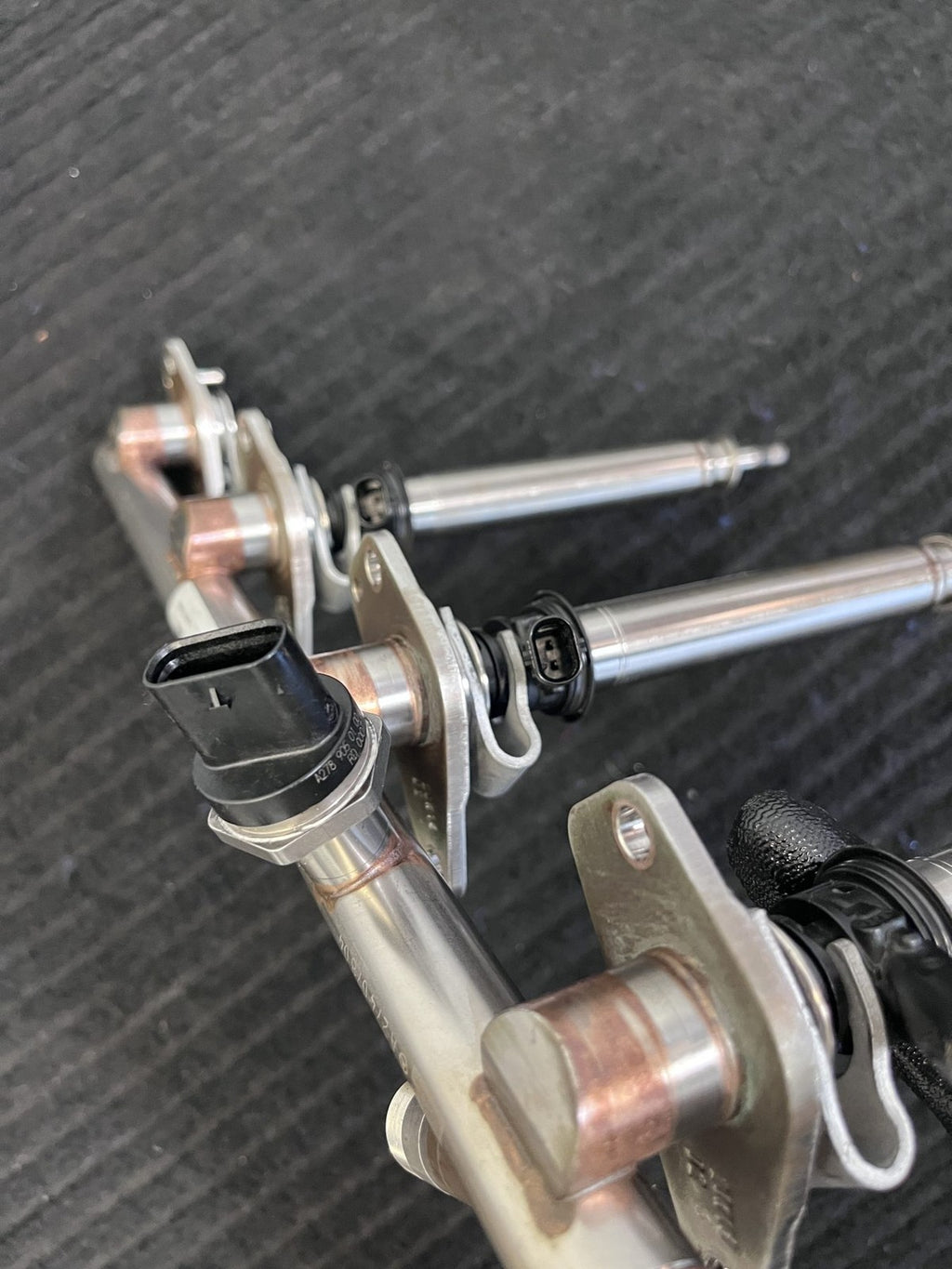 2016-2021 Mercedes-Benz C63 AMG Fuel Rail 3 Injectors OEM A2740704800 - eBay image 6