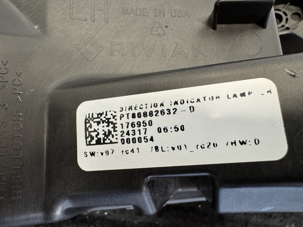 2025-2026 Rivian R1T R1S Front Left Turn Signal Lamp OEM PT00882632-D - eBay image 2