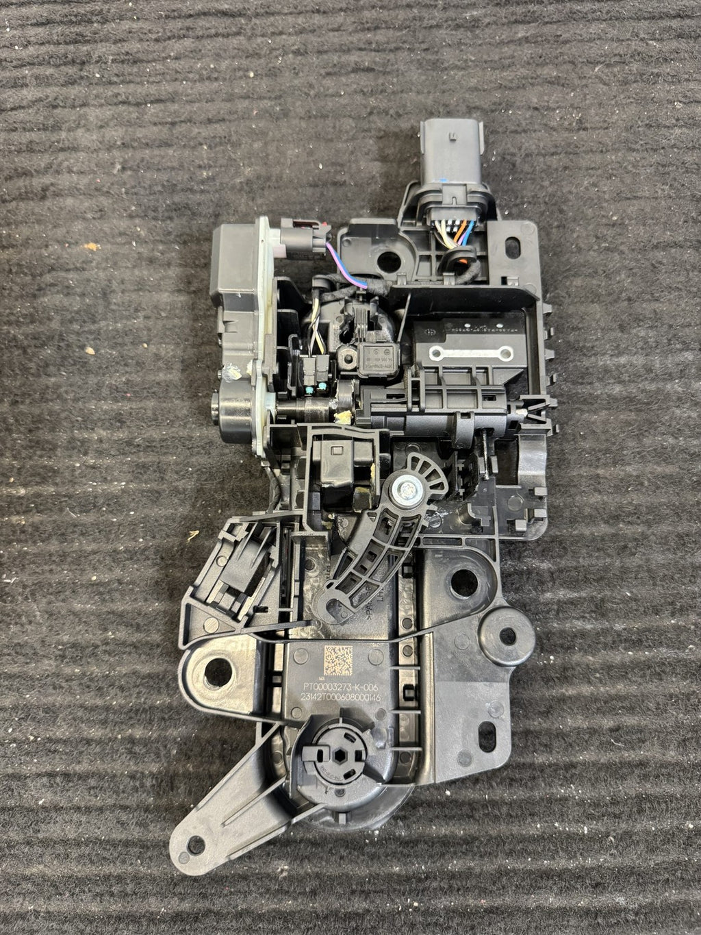 2022-2024 Rivian R1T R1S Rear Left Exterior Door Handle OEM PT00003273-K-006 - eBay image 3
