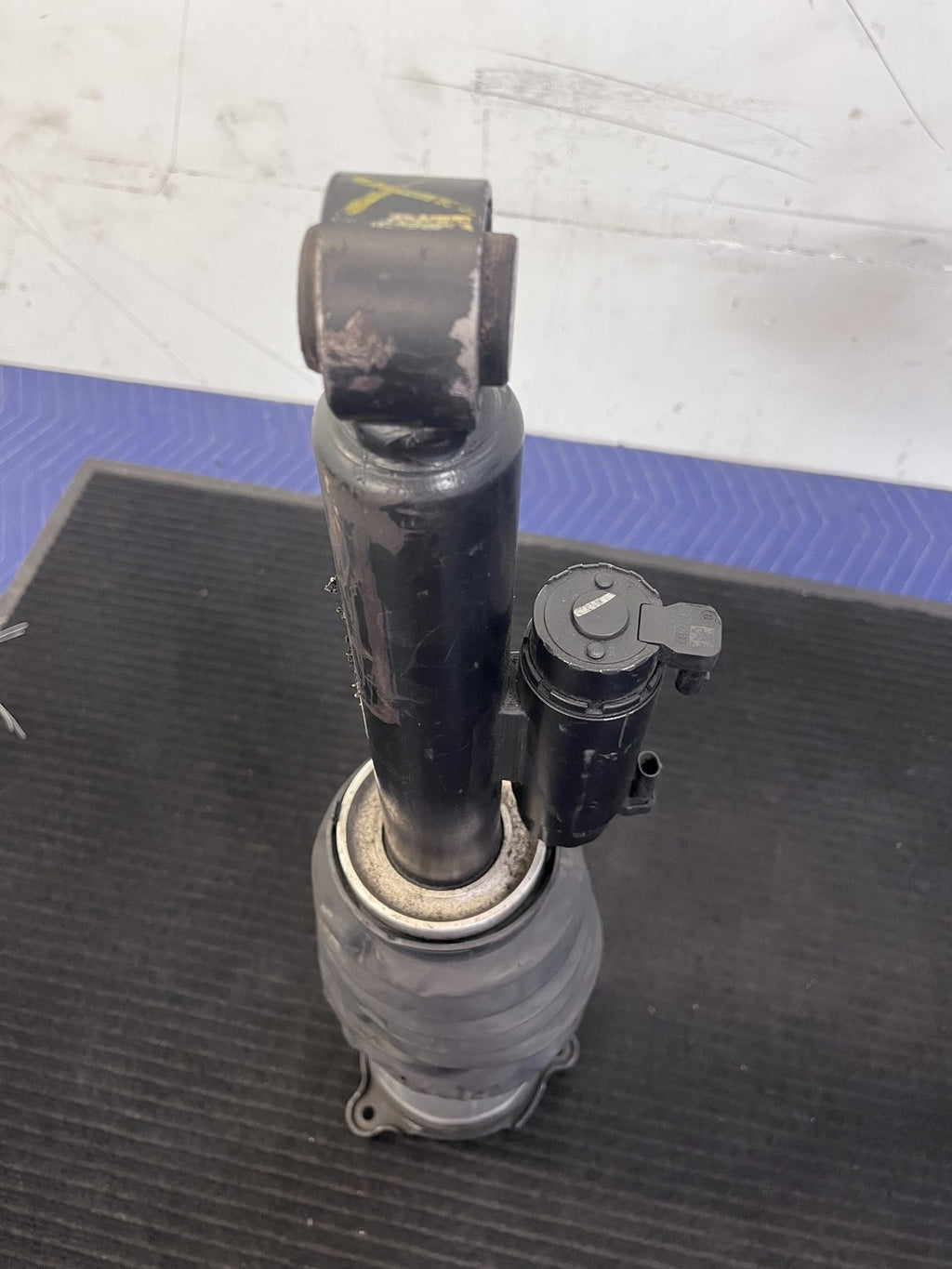 2016-2020 Tesla Model S Rear Right Air Suspension Shock Strut OEM 1066466-00-C - eBay image 14