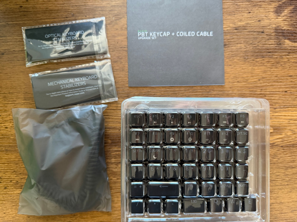 Razer PBT Keycap + Coiled Cable Upgrade Set - Classic Black | RC21-01490800-R3M1 - eBay image 2