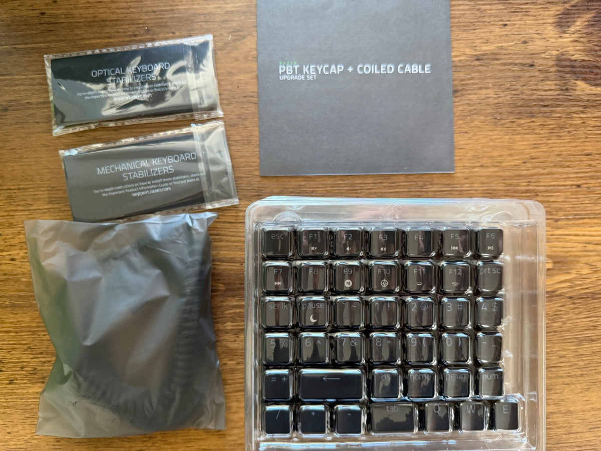 Razer PBT Keycap + Coiled Cable Upgrade Set - Classic Black | RC21-01490800-R3M1 - eBay image 2