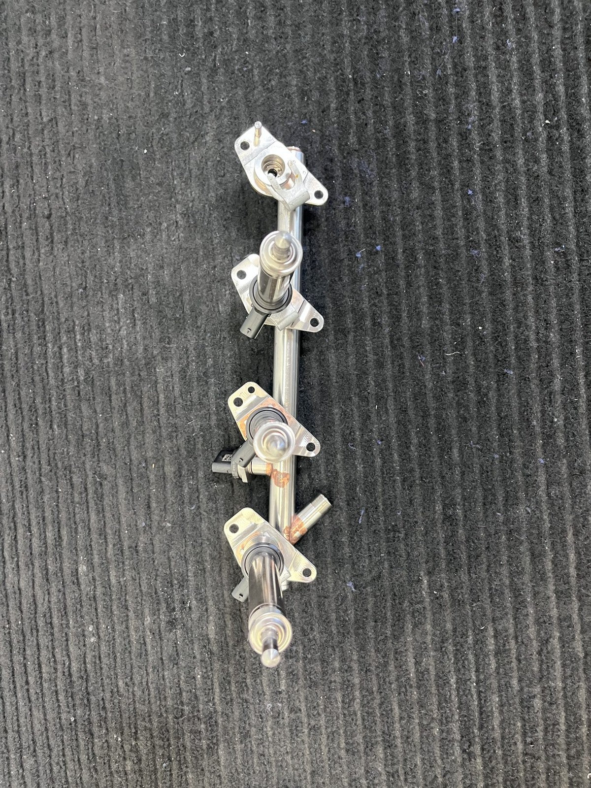 2016-2021 Mercedes-Benz C63 AMG Fuel Rail 3 Injectors OEM A2740704800 - eBay image 8