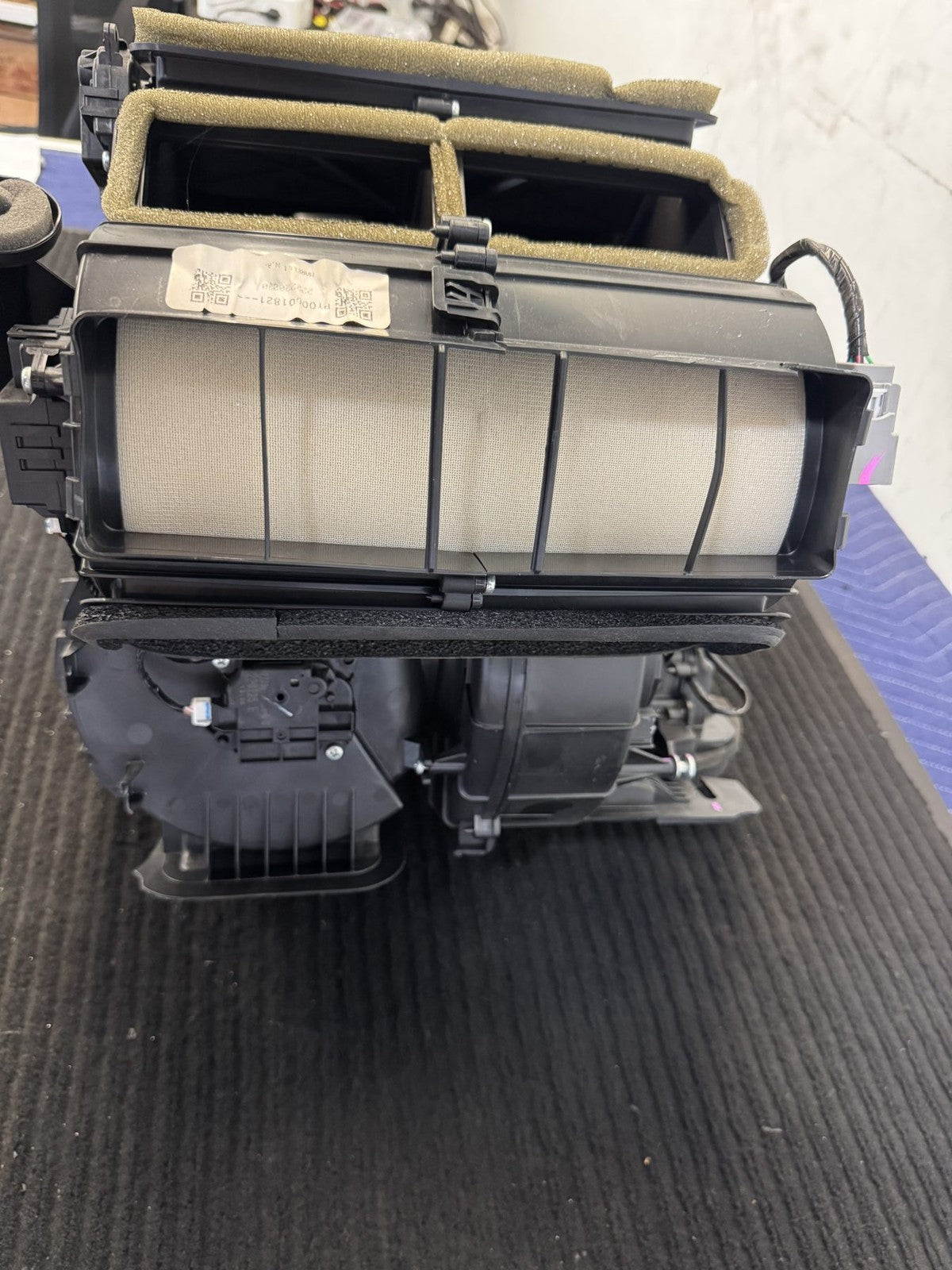 2022-2024 Rivian R1T R1S Front HVAC Heater Blower Assembly OEM PT00001821-P - eBay image 13