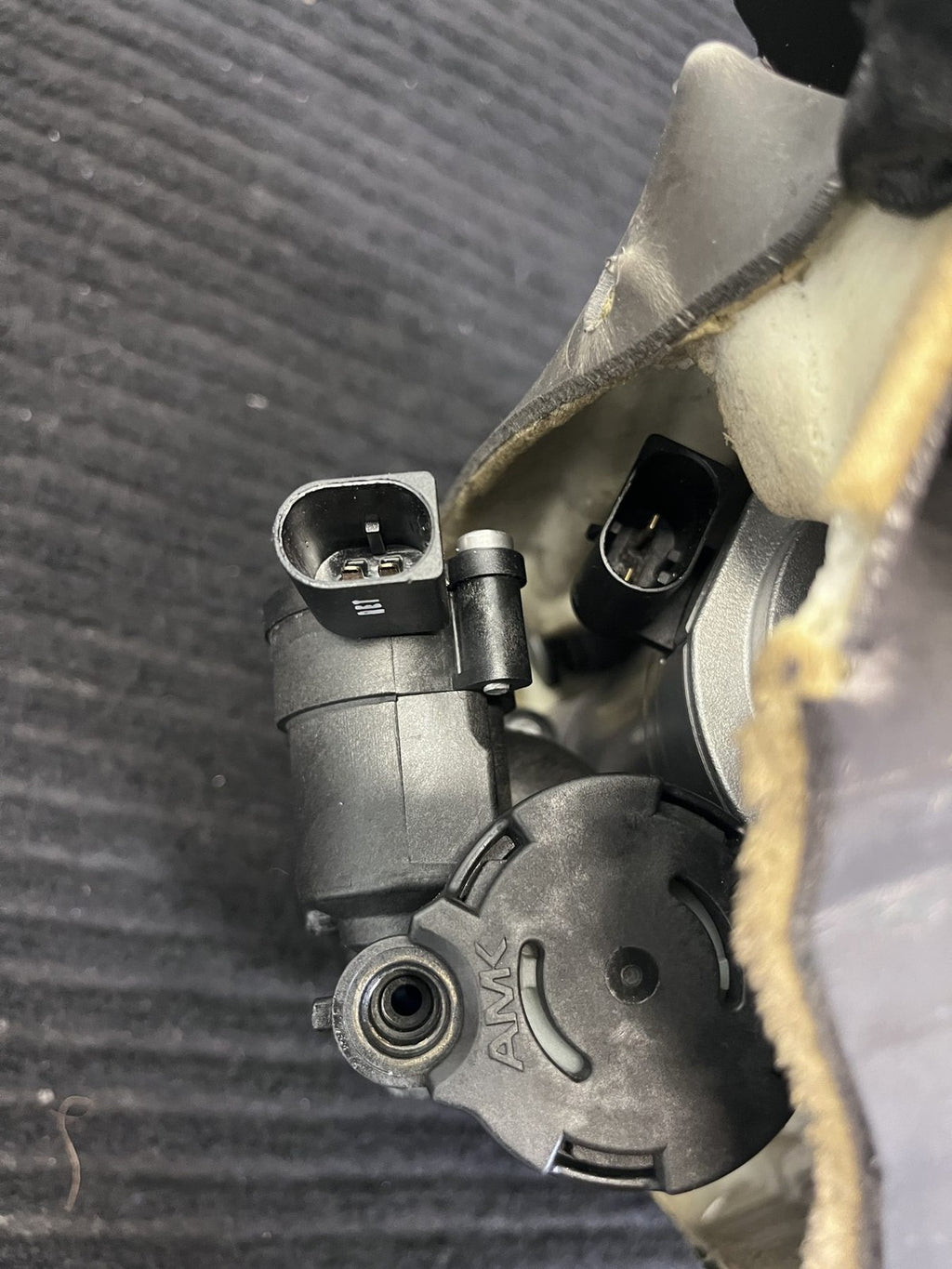 2022-2024 Rivian R1T R1S Air Suspension Pump Valve Block Used OEM PT00003024-L - eBay image 12