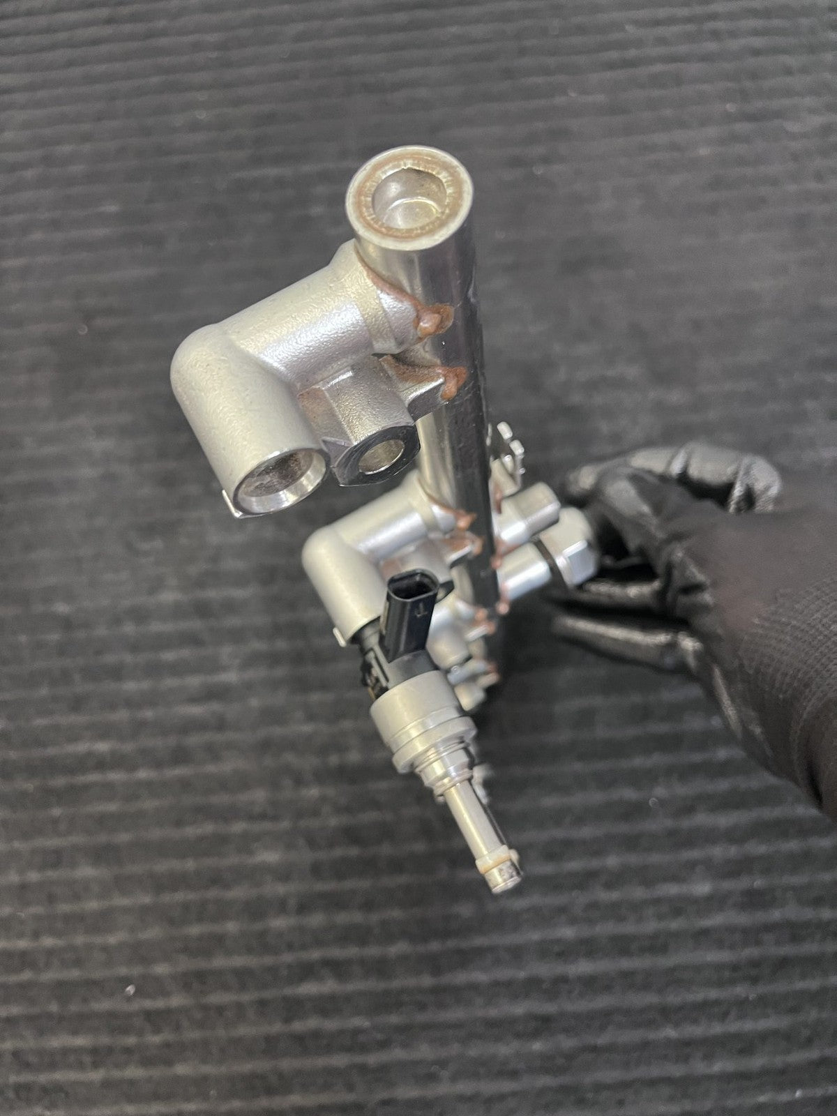 2012-15 Mercedes-Benz C250 SLK250 Fuel Rail 2 Injectors Damaged OEM A2710705495 - eBay image 5