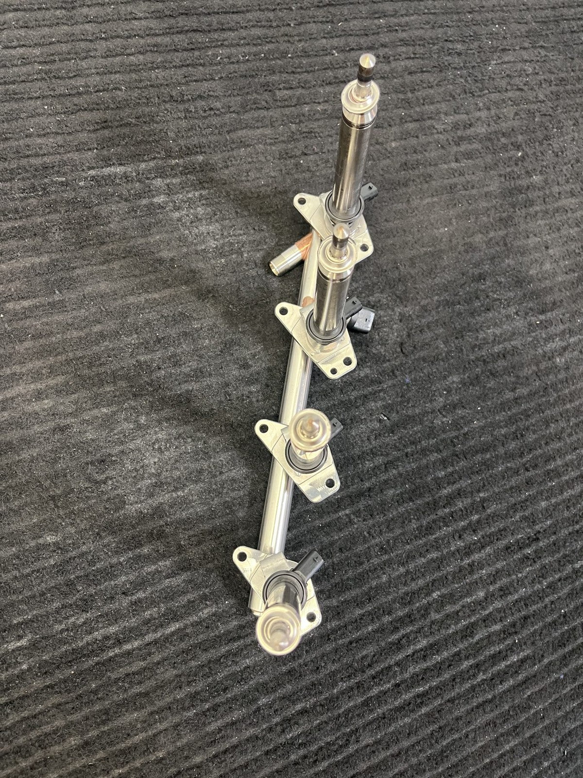 2016-2021 Mercedes-Benz C63 AMG Fuel Rail 4 Injectors OEM A2740704800 - eBay image 4