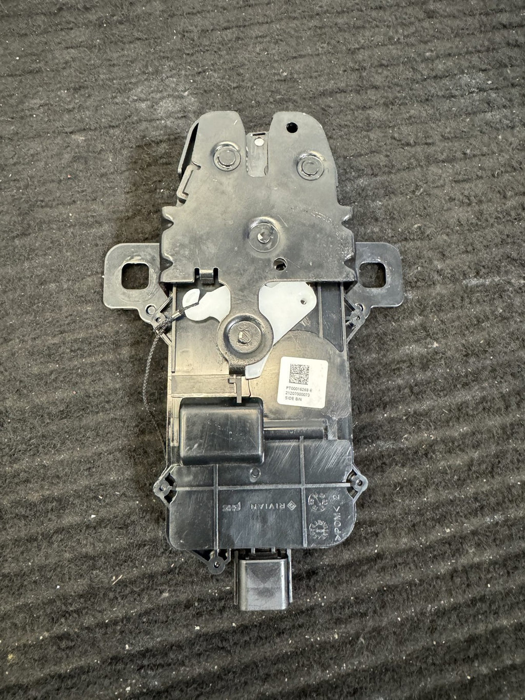 2022-2024 Rivian R1T Gear Tunnel Door Lock Latch OEM PT00016268-E - eBay image 3