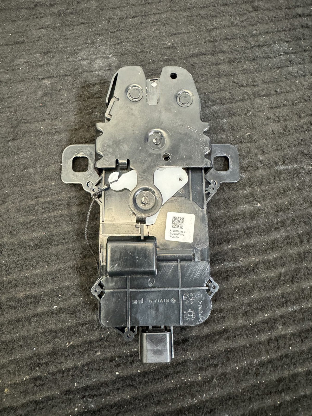 2022-2024 Rivian R1T Gear Tunnel Door Lock Latch OEM PT00016268-E - eBay image 3
