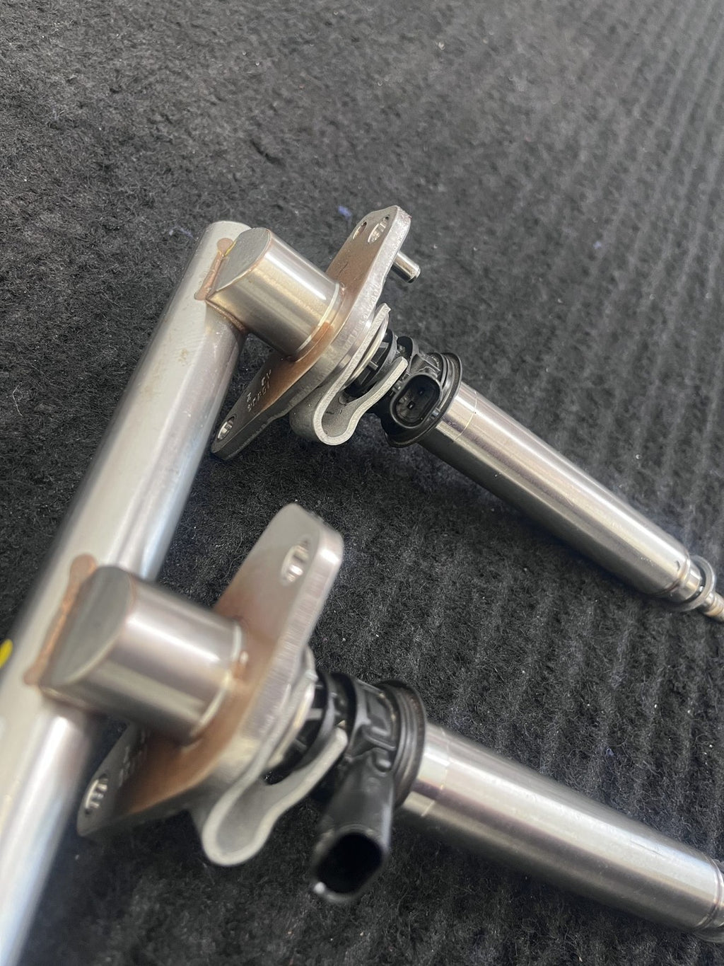 2015-2019 Mercedes-Benz C300 GLC300 E300 Fuel Rail 2 Injectors OEM A2740700995 - eBay image 6