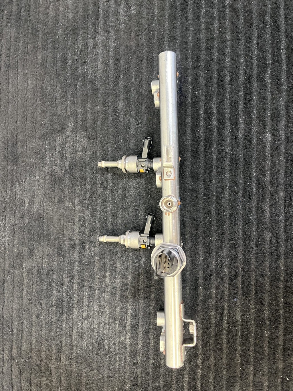 2012-15 Mercedes-Benz C250 SLK250 Fuel Rail 2 Injectors Damaged OEM A2710705495 - eBay image 2