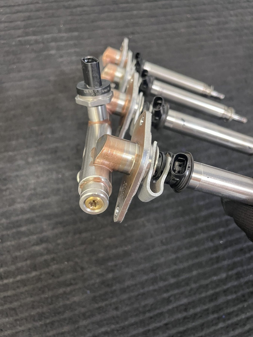 2016-2021 Mercedes-Benz C63 AMG Fuel Rail 4 Injectors OEM A2740704800 - eBay image 6