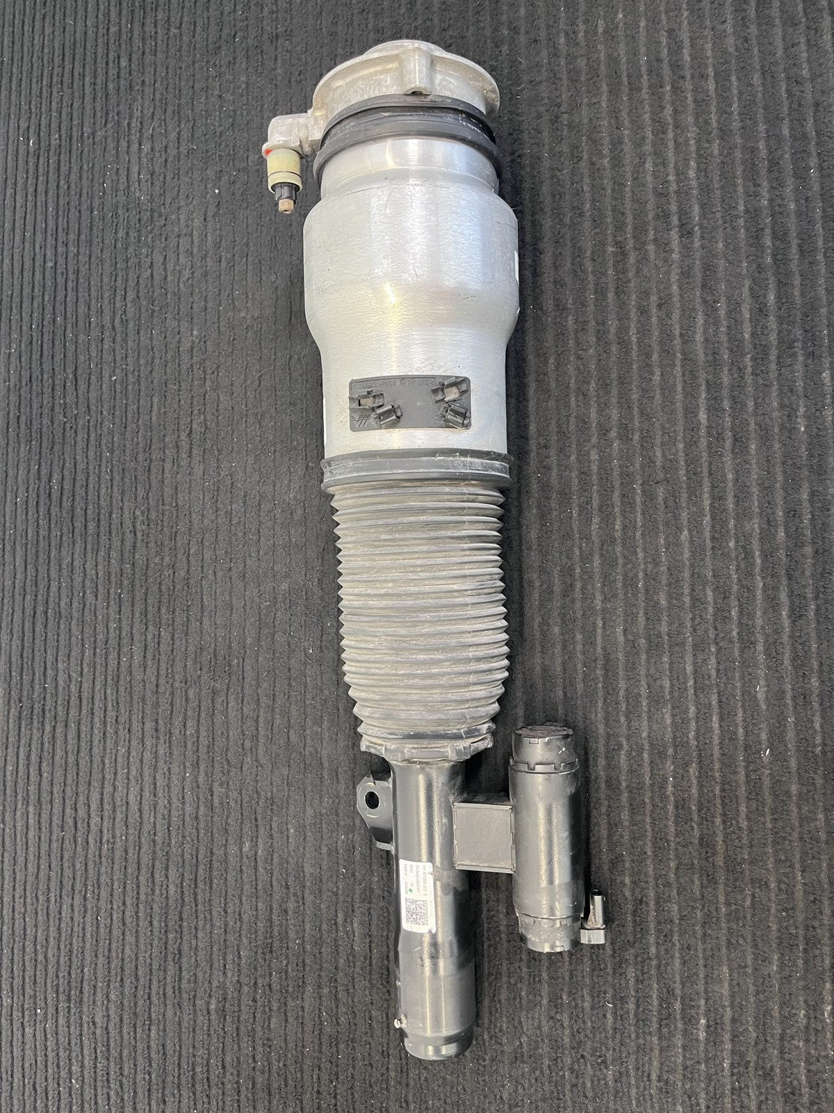 2019-2020 Rolls-Royce Cullinan RR31 Front Left Air Strut OEM 37106878223 - eBay image 10