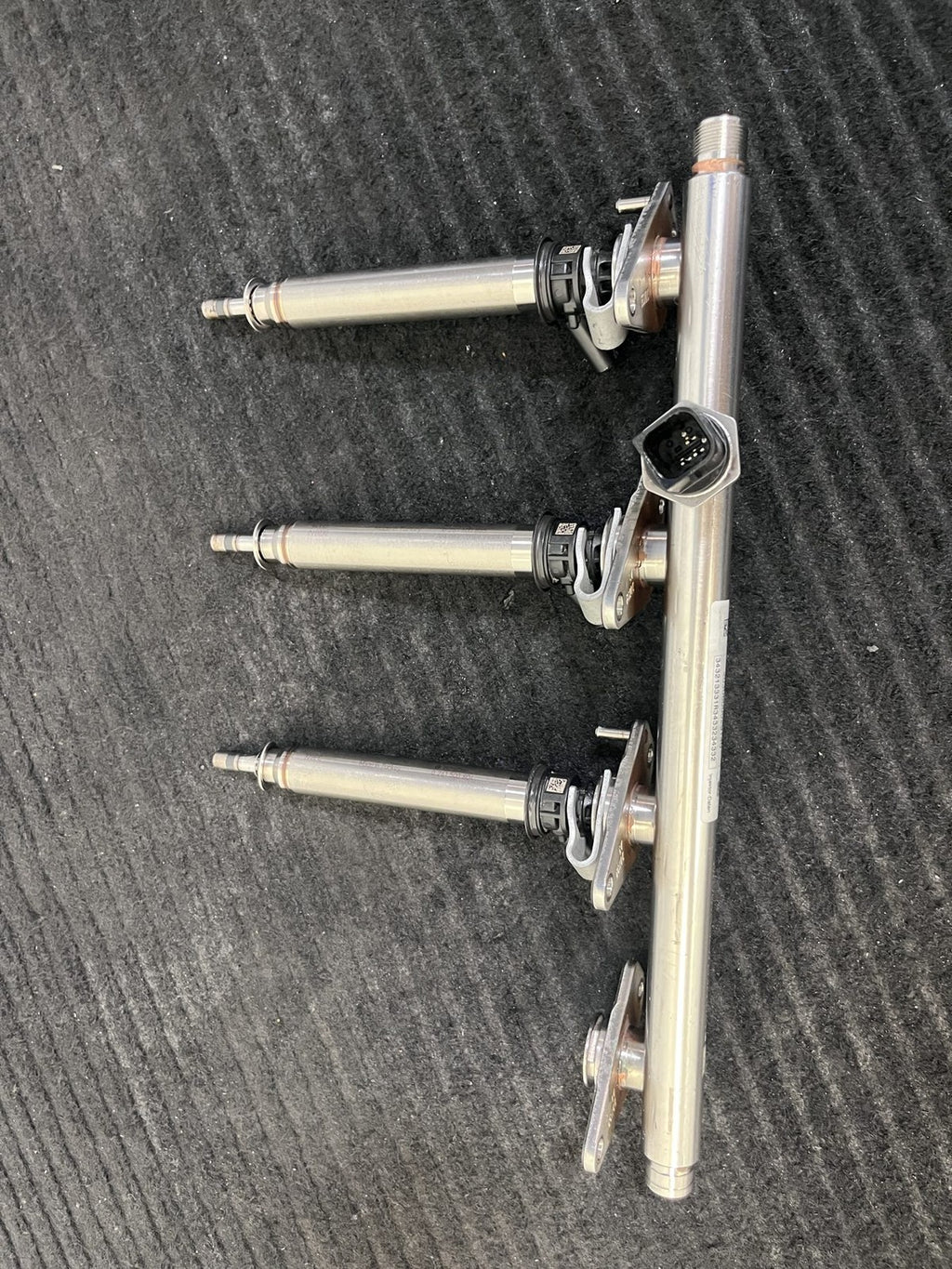 2019-23 Mercedes-Benz A220 CLA250 GLA250 GLB250 Fuel Rail 3 Injectors OEM A2600701000 - eBay image 4