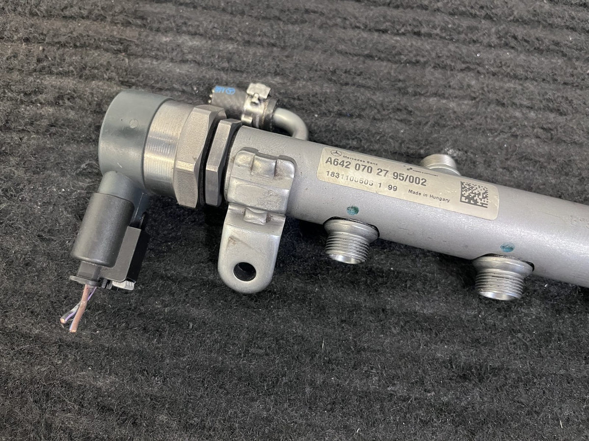 2010-2022 Mercedes-Benz Sprinter OM642 Left Fuel Rail OEM A6420702795 - eBay image 2