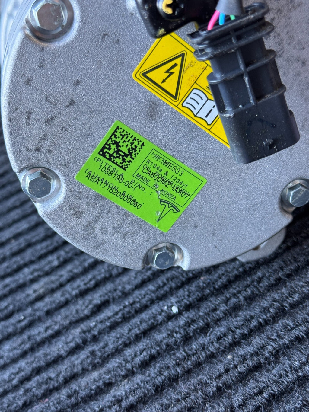 2017-2020 Tesla Model 3 A/C Compressor OEM 1088198-00-L - eBay image 2