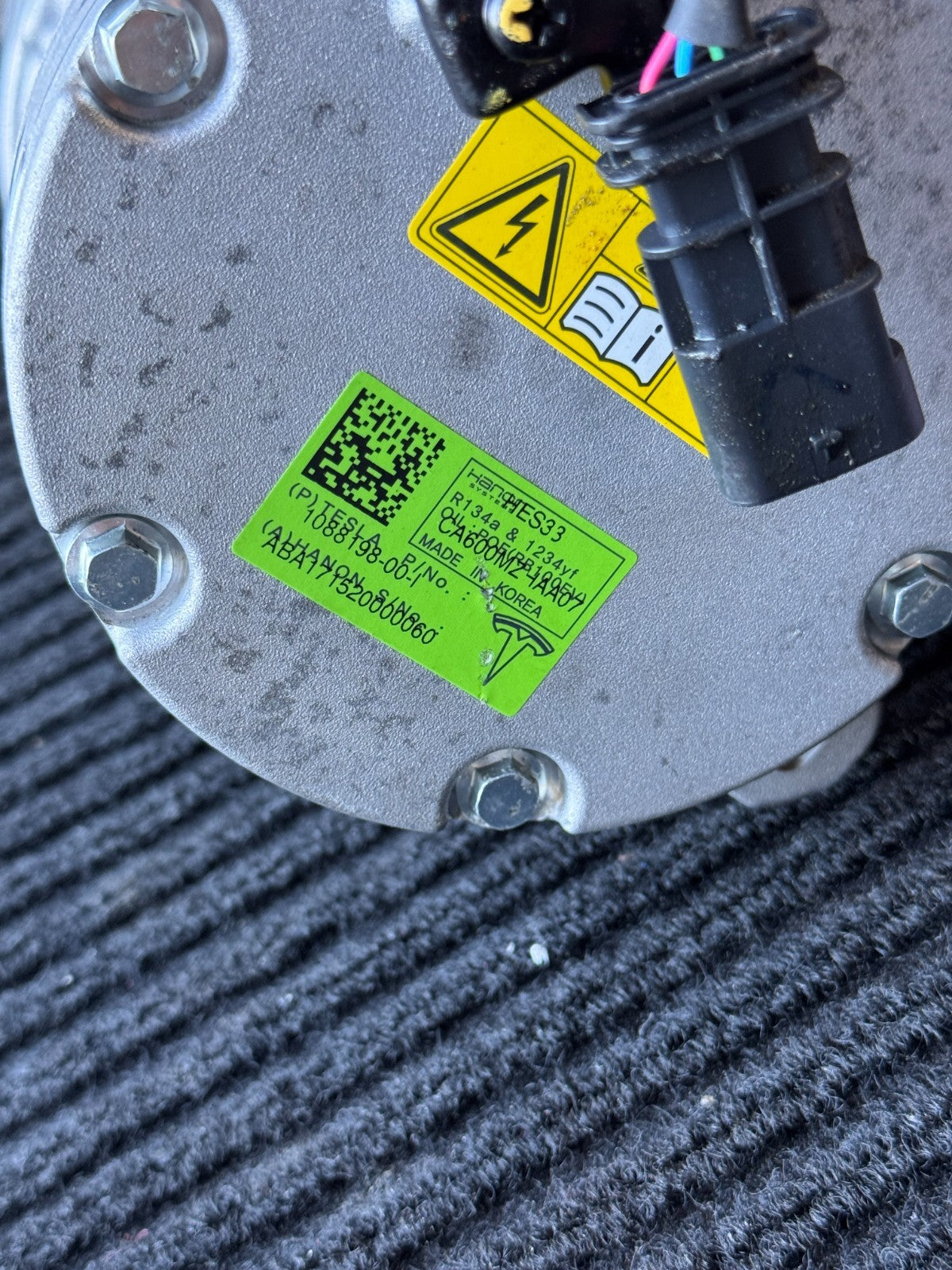 2017-2020 Tesla Model 3 A/C Compressor OEM 1088198-00-L - eBay image 2