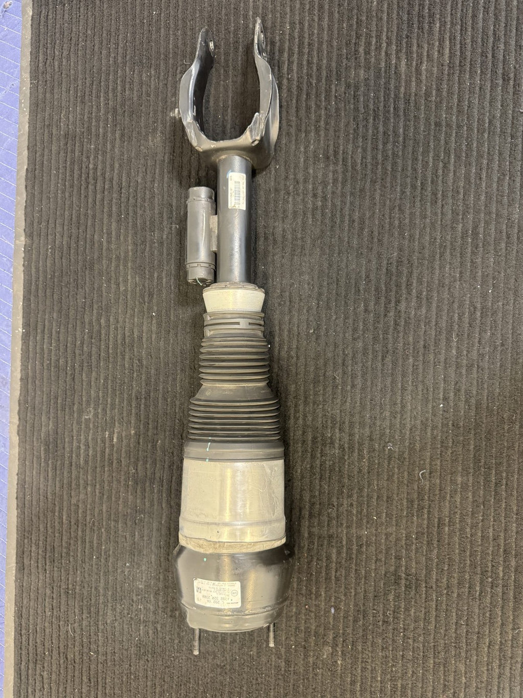 2016-2019 Mercedes-Benz GLE63 S AMG C292 Front Left Air Suspension Strut A2923202300 - eBay image 1