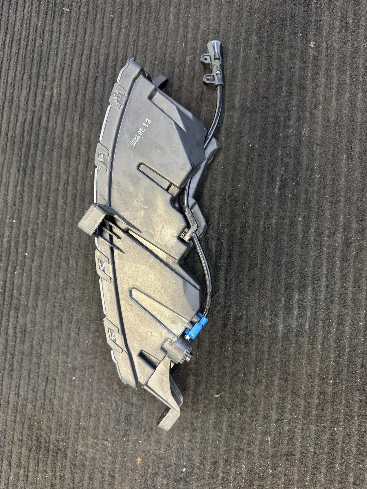 2022-2024 Rivian R1T R1S Front Right Fog Cornering Lamp OEM PT00058037-C - eBay image 4