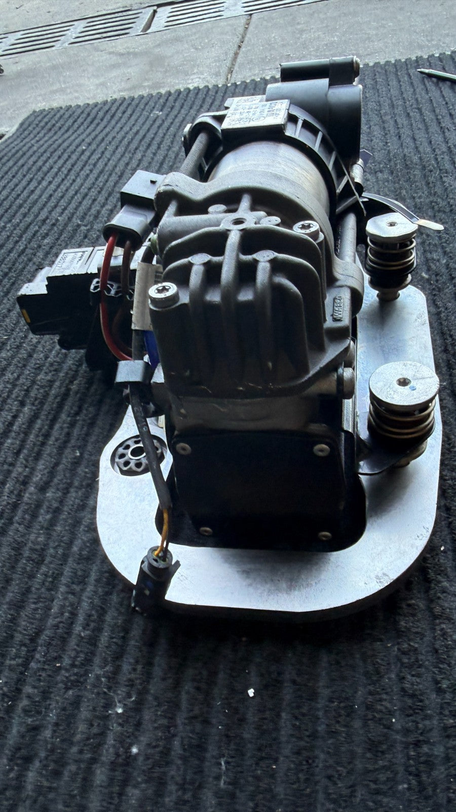 2008-2019 Rolls-Royce Ghost RR4 Air Suspension Compressor Pump OEM37206886059-01 - eBay image 4