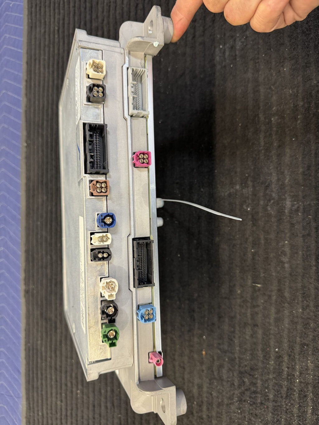 2025-2026 Rivian R1T R1S Gen 2 Axm 2.0 Autonomy Module OEM PT00547397-F03 - eBay image 3